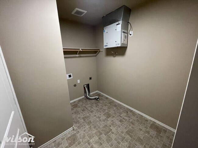 Building Photo - Upcoming 4-Bedroom Gem with Modern Charm and 2 Bath House for Rent!