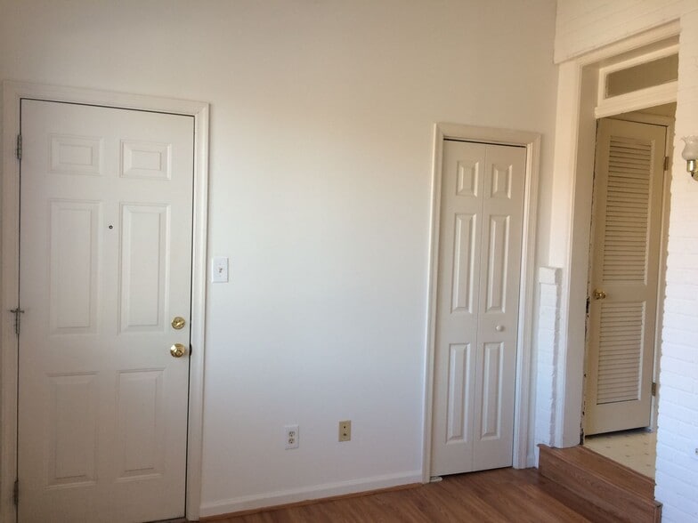 Building Photo - 4025 Davis Pl NW