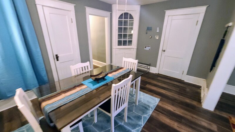 Building Photo - 191 Queen St