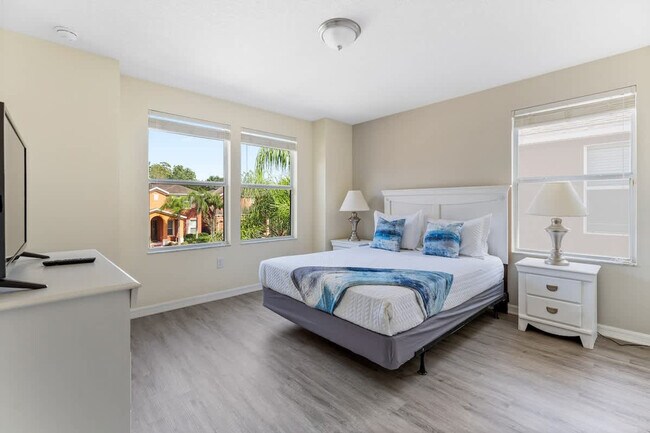 Building Photo - 220 Las Fuentes Dr
