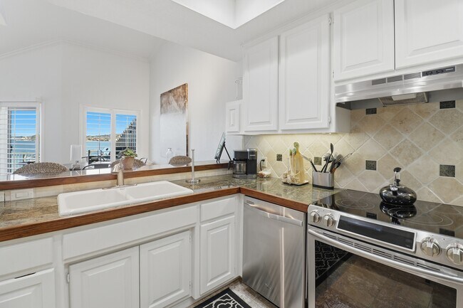 Building Photo - 403 Island Dr