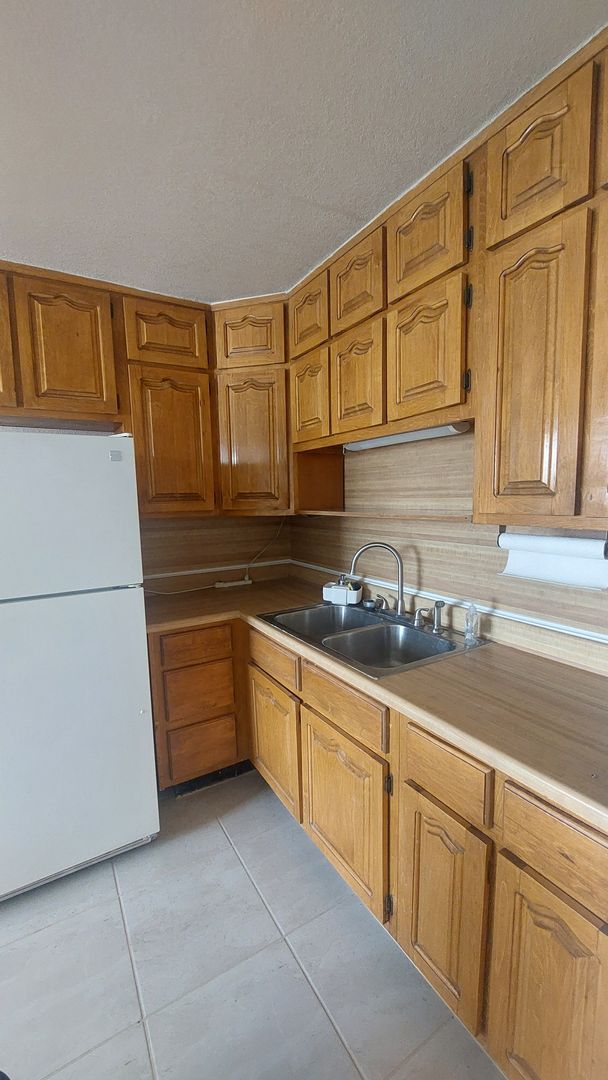 Building Photo - 4 bedroom 2 bathroom home ready now!!!!