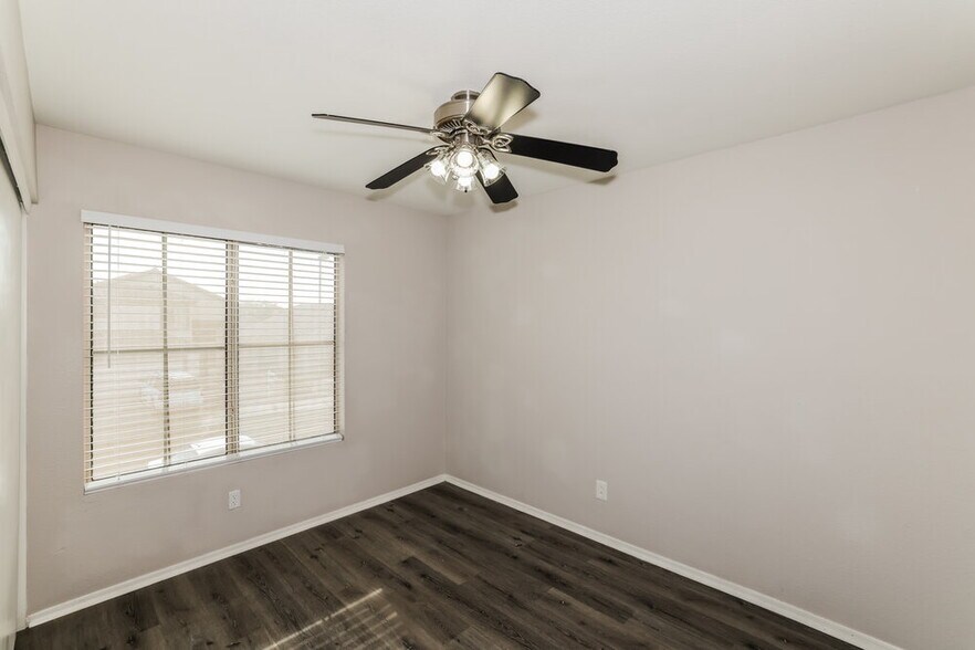 Building Photo - 14720 W Lamoille Dr