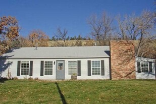 Building Photo - 2901 Joan Ln