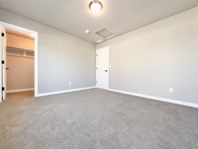 Building Photo - 1816 S Ridgetop Dr