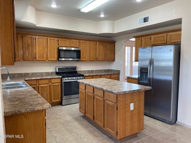 Building Photo - 12828 Tierra Ayala Dr