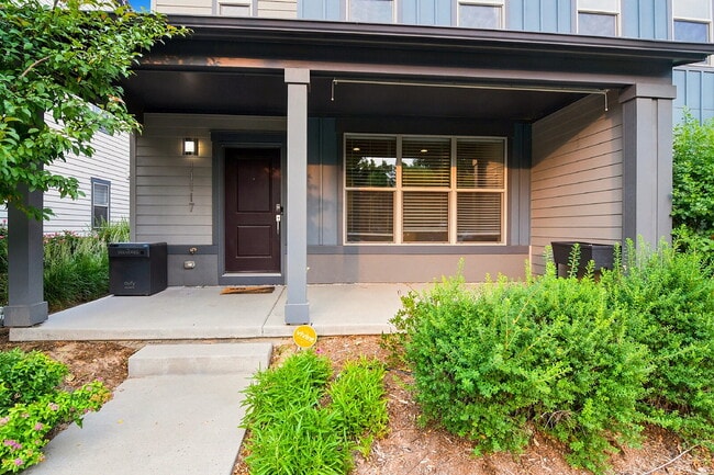 Building Photo - $2,645.95, 3 bed, 2.5 bath end unit located in Aurora with a washer and dryer.