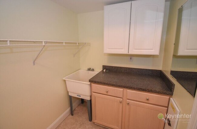 Building Photo - 1616 Saratoga Ct
