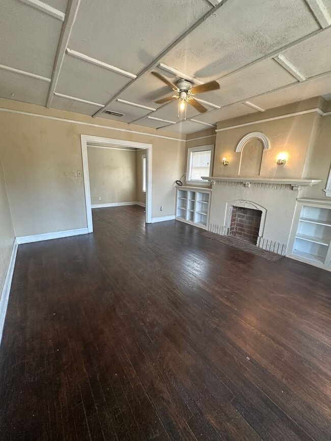 Building Photo - 412 SE 15th- Four Plex