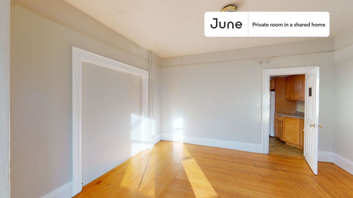 Building Photo - Room in Shared 6 bed/2 bath home