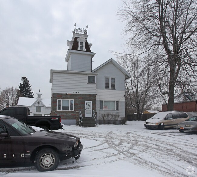 Primary Photo - 1259 Lyell Ave