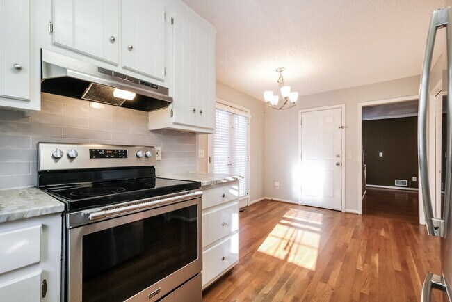 Building Photo - 28 Peggy Ct NW