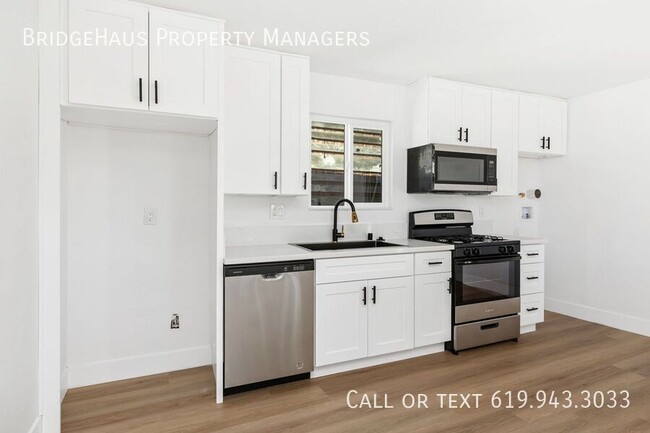 Building Photo - Check out this 1 bed / 1 bath private home!