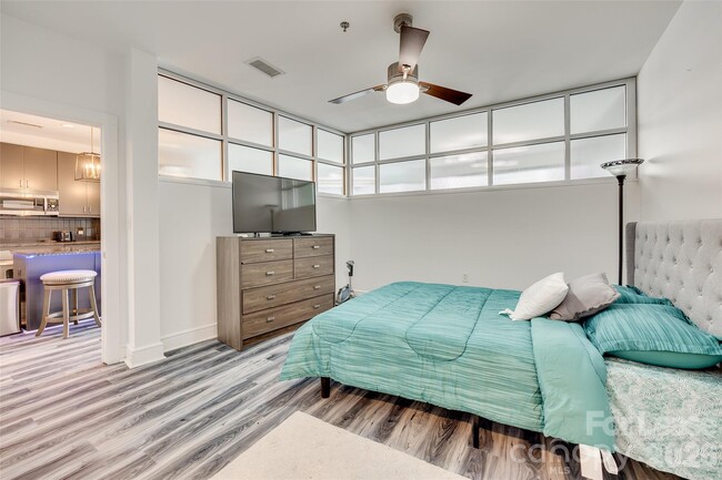 Building Photo - 333 W Trade St