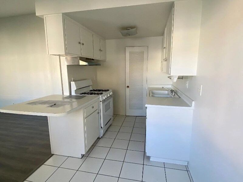 Building Photo - 45500 Garden Square
