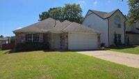 Building Photo - Large 3 bed 2 bath with 2 car garage.