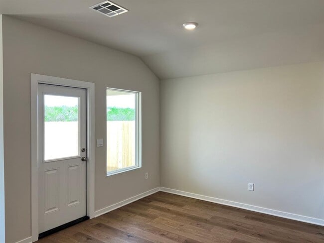 Building Photo - 2909 Firefly Dr