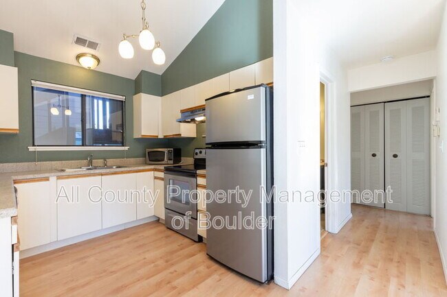 Building Photo - 5550 Stonewall Pl