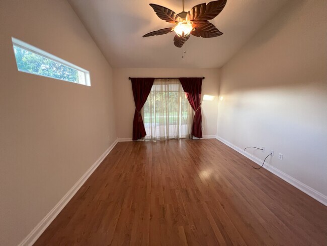 Building Photo - 345 Silver Pine Dr