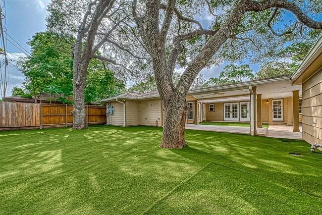 Building Photo - 3710 Linkview Dr