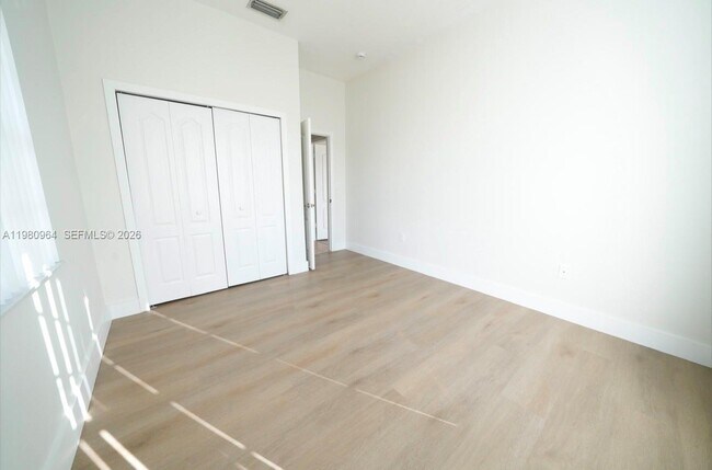 Building Photo - 9921 SW 164th Ct