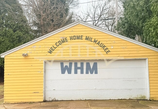 Building Photo - 616 N 99th St