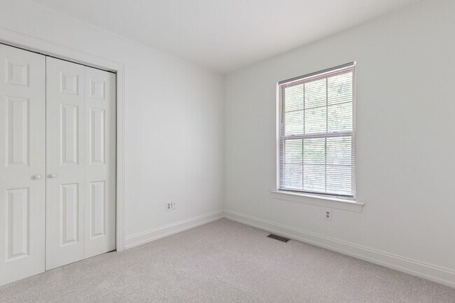 Building Photo - Stylishly Updated 4BR Home in Convenient Bear Location