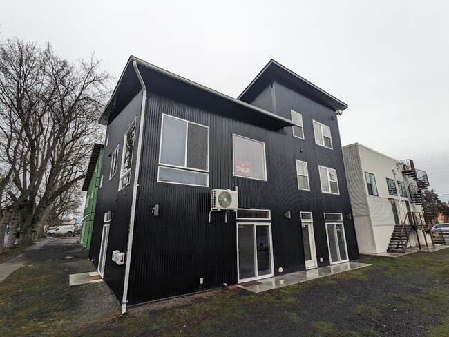 Building Photo - 500 S Almon St