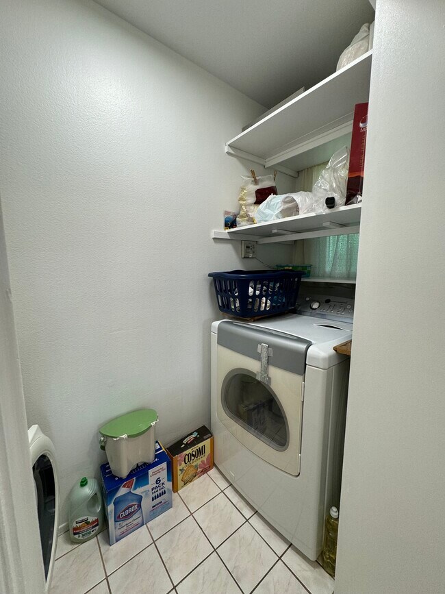 Laundry a - 3017 Chaucer St