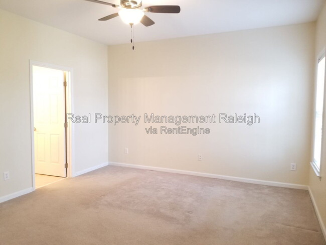 Building Photo - 2152 Castle Pines Dr
