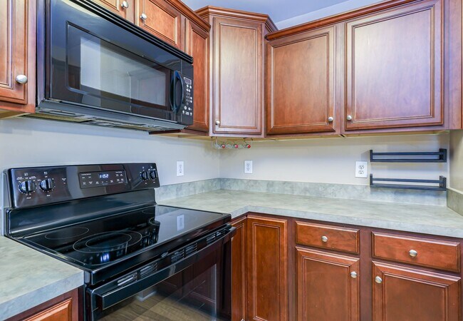 Building Photo - 4702 Pennoak Ln