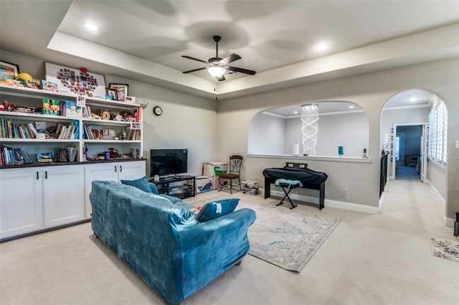 Building Photo - 630 Bridge St