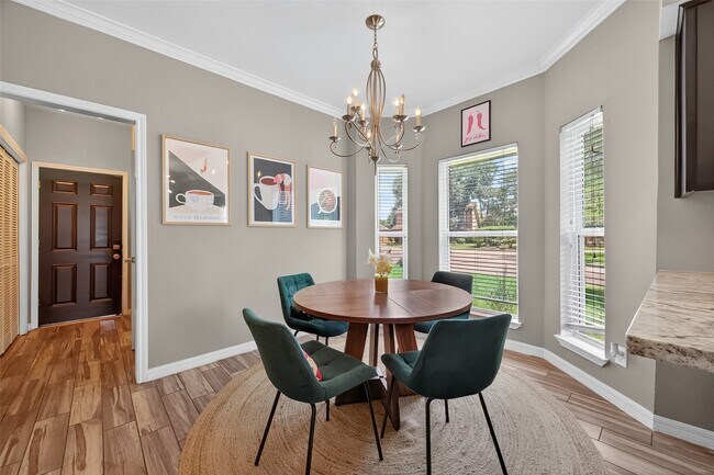 Building Photo - 5310 Holly View Dr