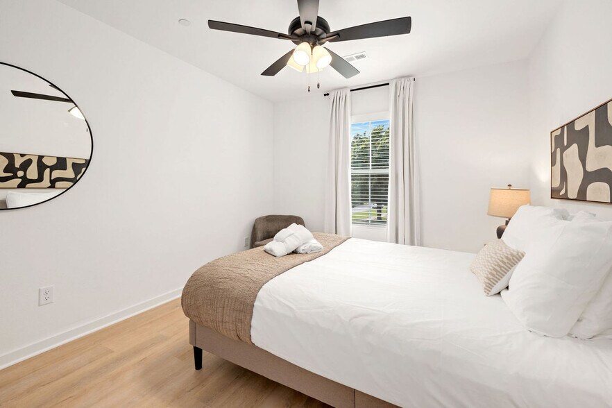 Building Photo - 1935 S Garland Ave