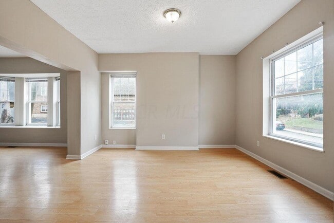 Building Photo - 320-322 E 12th Avenue