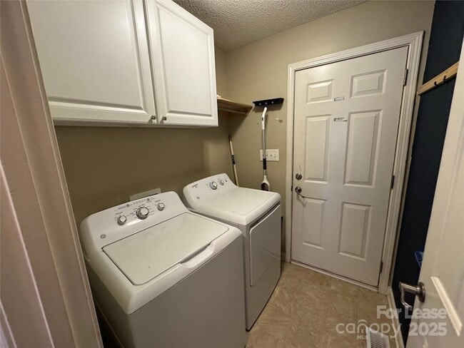 Building Photo - 3802 Cassidy Dr