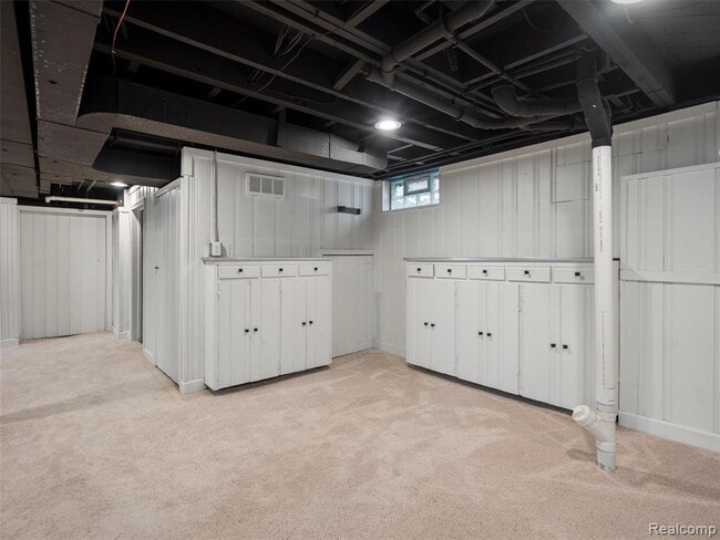 Building Photo - 1027 S Wilson Ave