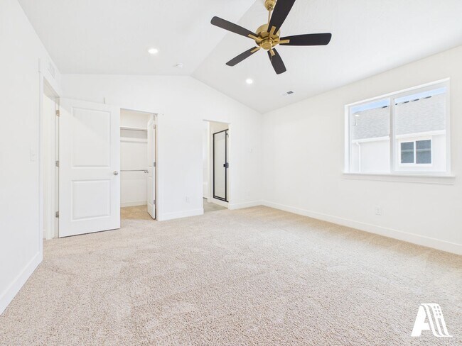 Building Photo - 453 E 650 N