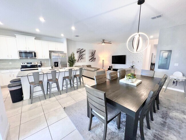 Building Photo - Kissimmee, - 4 Bedroom, 4.5 Bathroom - $3,295.00