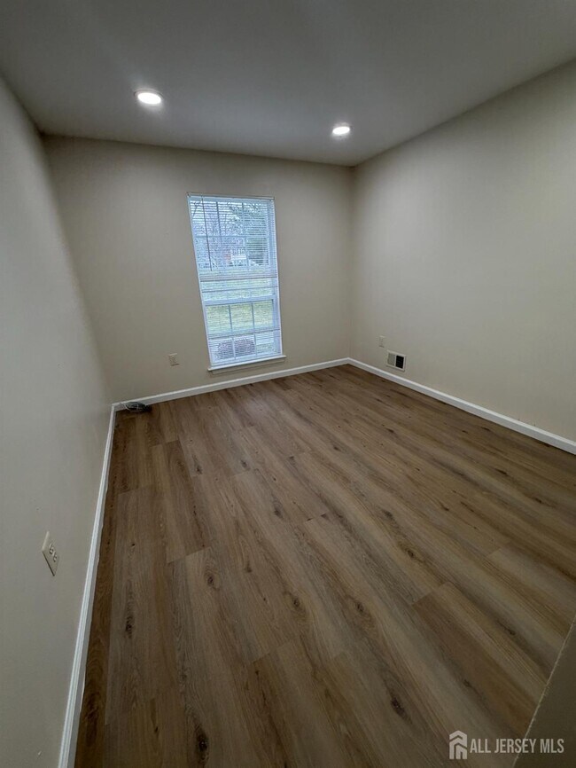 Building Photo - 32 Columbus Dr