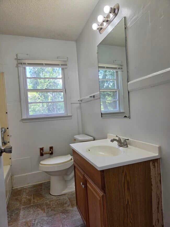 Building Photo - 2439 Yates Dr