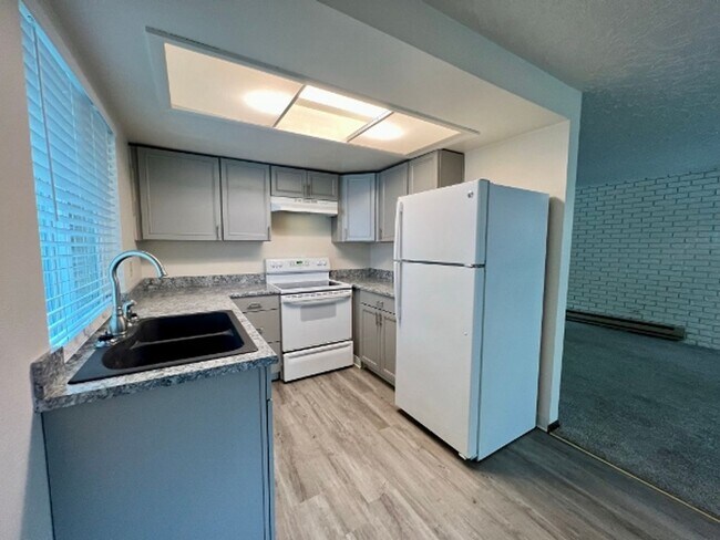 Building Photo - 2 BD Unit - Excellent Lacey Location