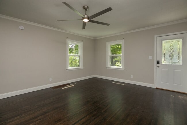 Building Photo - Renovated Beautiful Single Family House