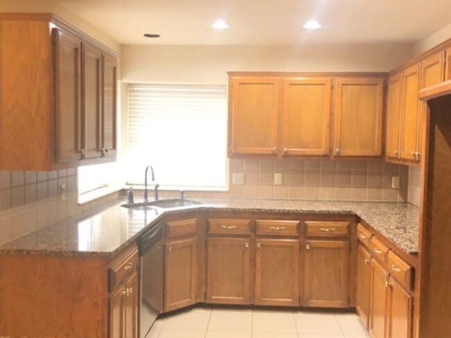 Building Photo - Spacious home for a Great Price! Edmond Sc...