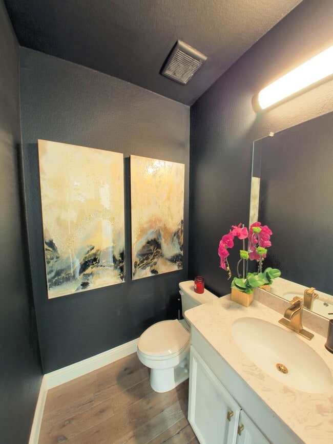 Building Photo - 1310 Sunflower Ave