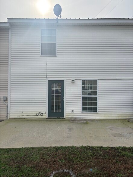 Building Photo - 2708 Lantern Walk SE