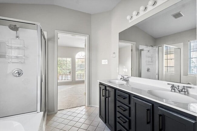 Building Photo - 10525 Hainsworth Park Dr