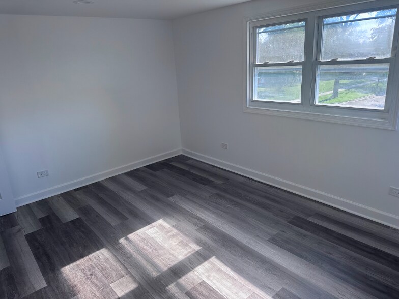 Building Photo - 8323 Melvina Ave