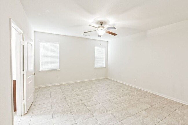 Building Photo - 1829 Persimmon Dr