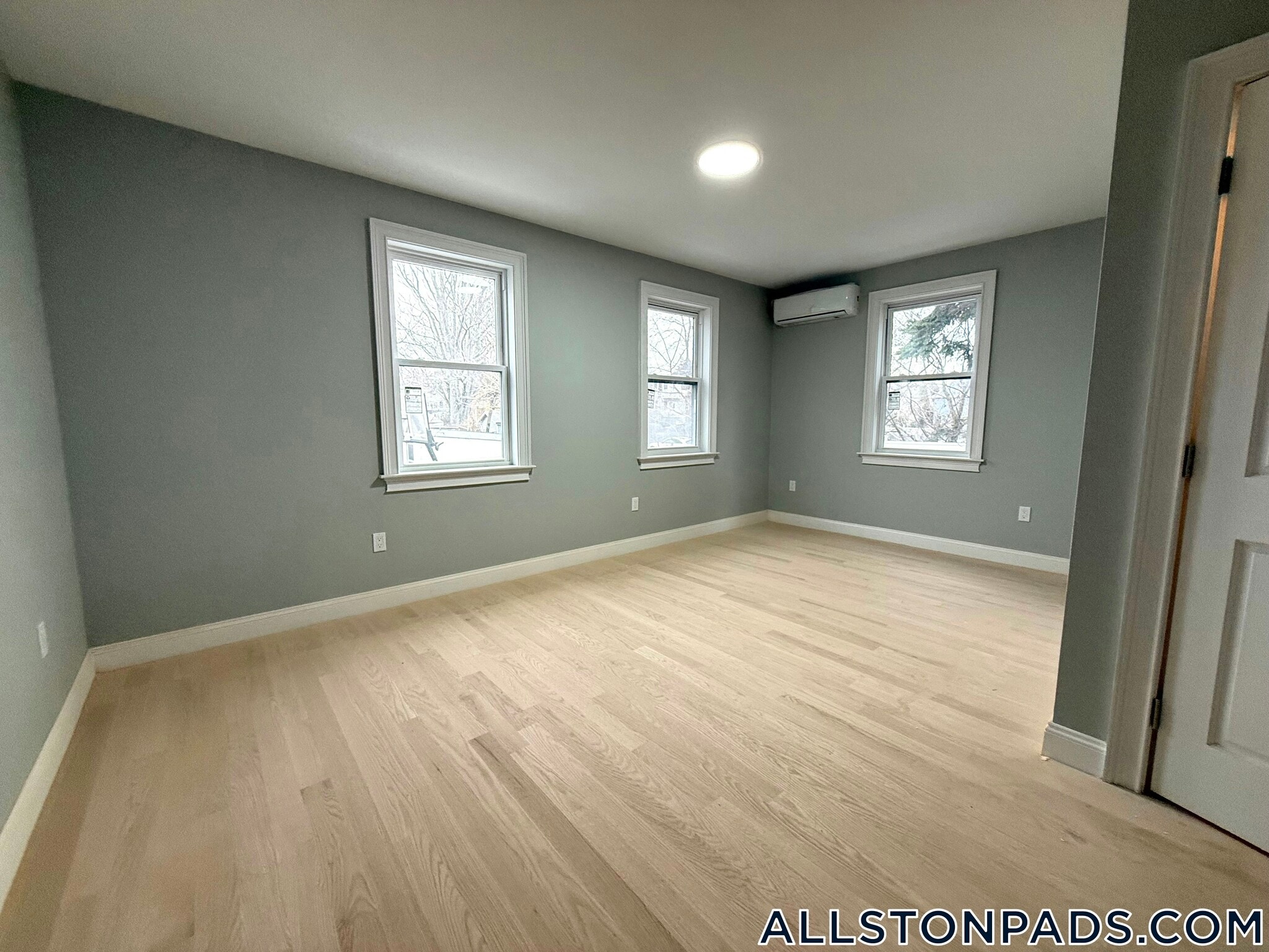 Building Photo - 8 Brentwood St